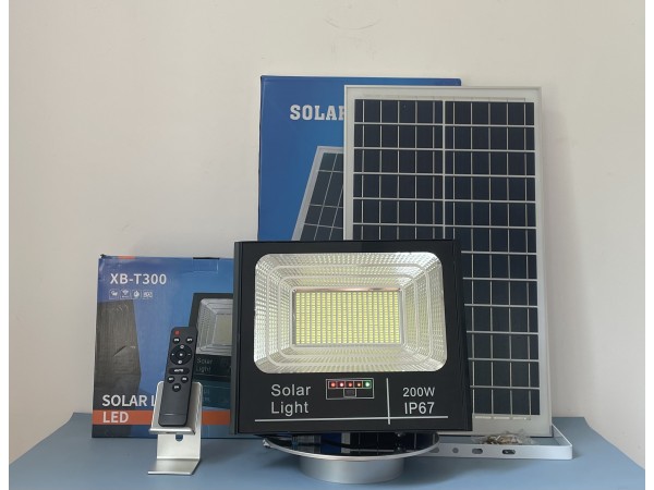 Đèn pha năng lượng mặt trời 200W