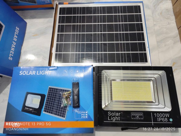 Đèn pha năng lượng mặt trời 1000W