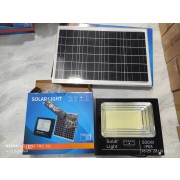 Đèn pha năng lượng mặt trời 500W