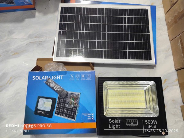 Đèn pha năng lượng mặt trời 500W